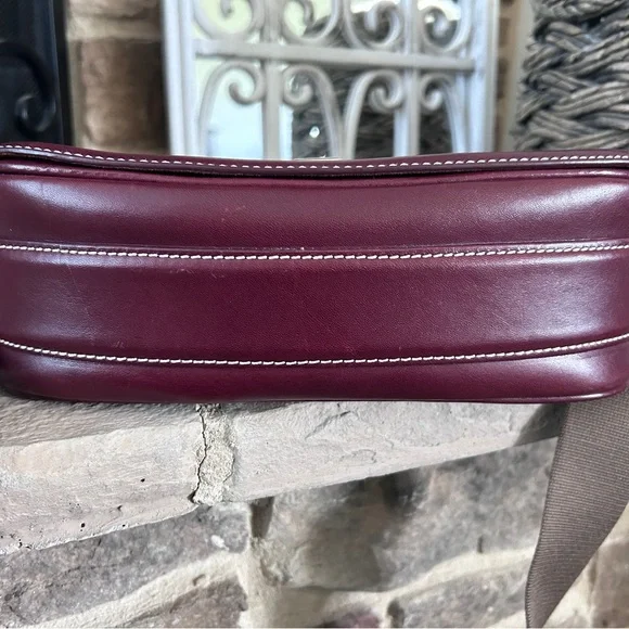 Donney & BOURKE Leather Crossbody Bag in Burgundy - Picture 7 of 7